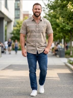 Casual Short-Sleeve Button-Down Shirt in Light Beige Stripe